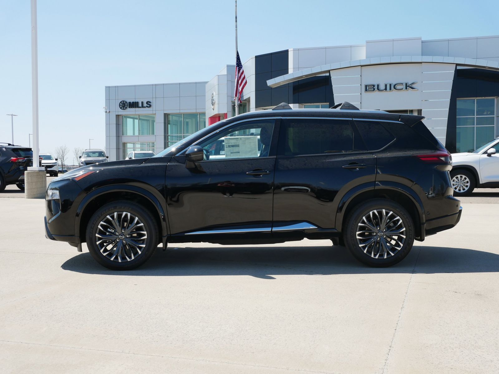 2025 Nissan Rogue Platinum photo 2
