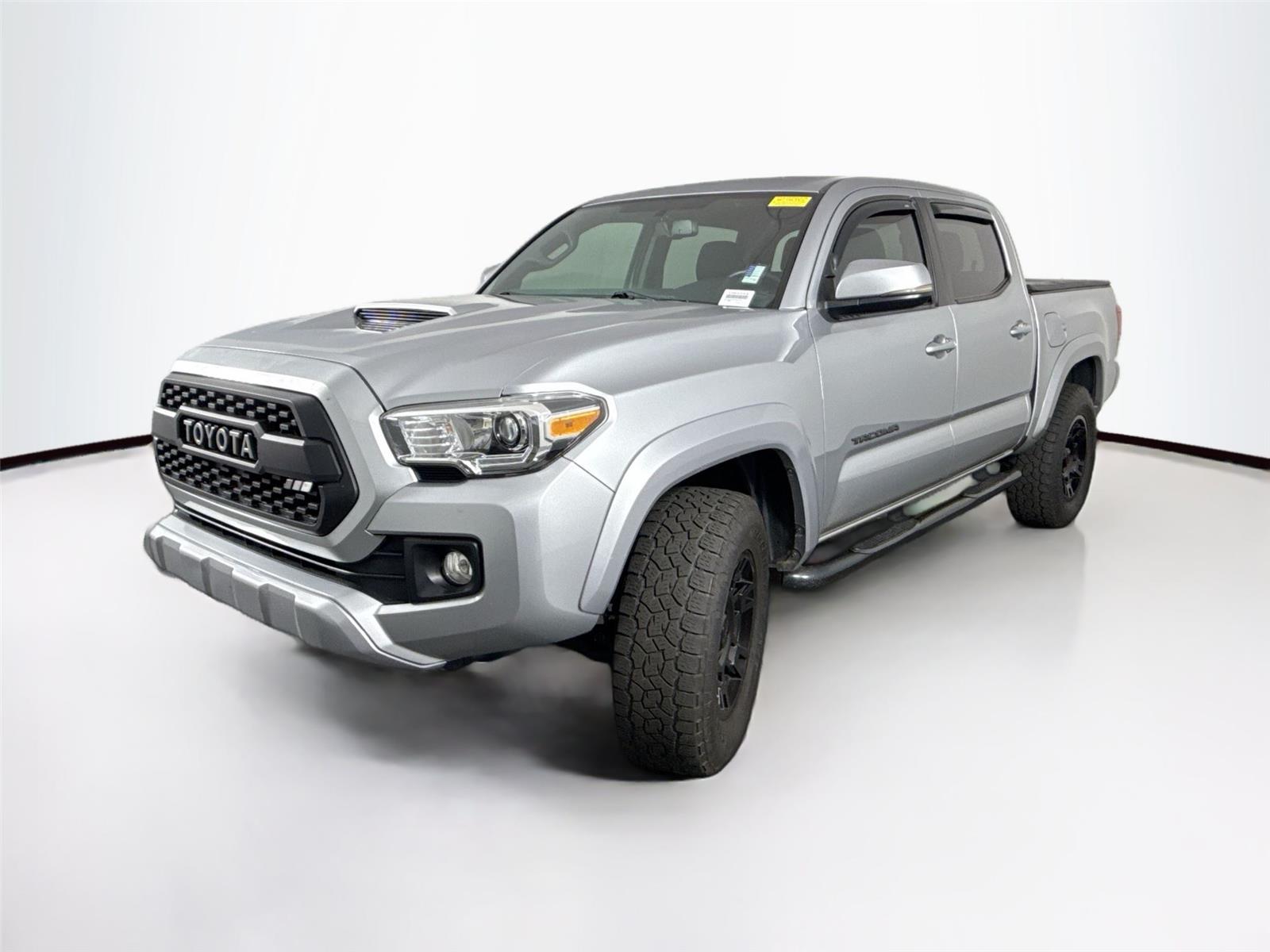 2017 Toyota Tacoma SR5 TRD Sport photo 2