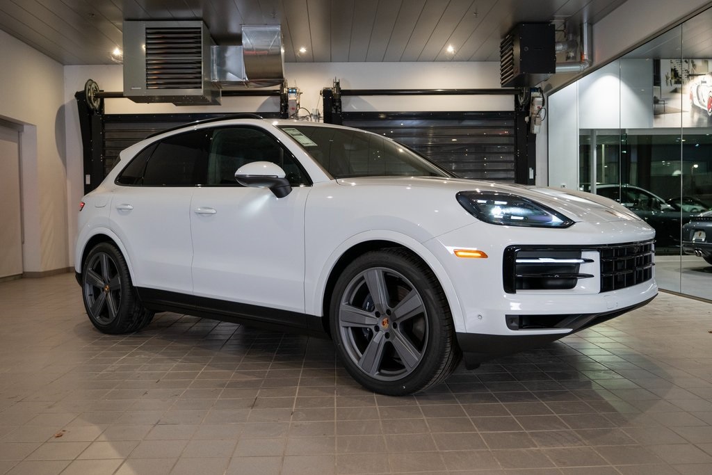 2025 Porsche Cayenne photo 3