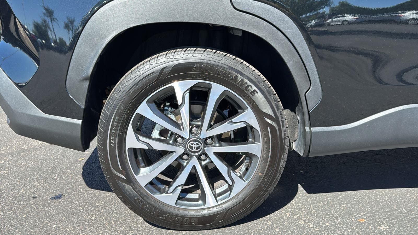 2025 Toyota Corolla Cross XLE photo 9