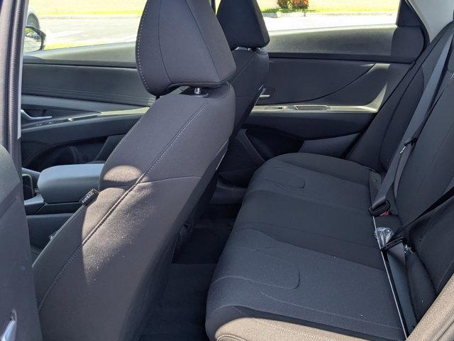 2025 Hyundai Elantra SE photo 12