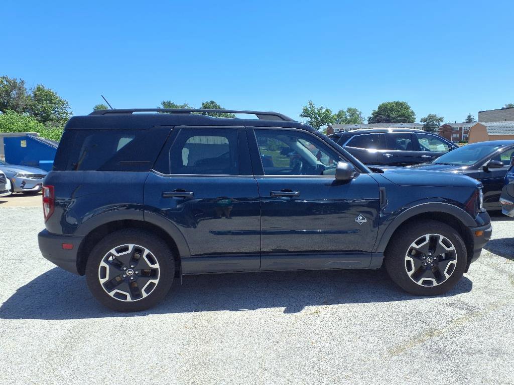 2021 Ford Bronco Sport Outer Banks photo 2