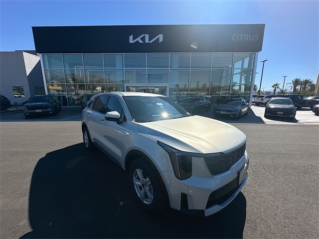 2026 Kia Sorento LX's photo