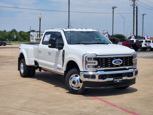 2025 Ford F-350 Lariat photo 2