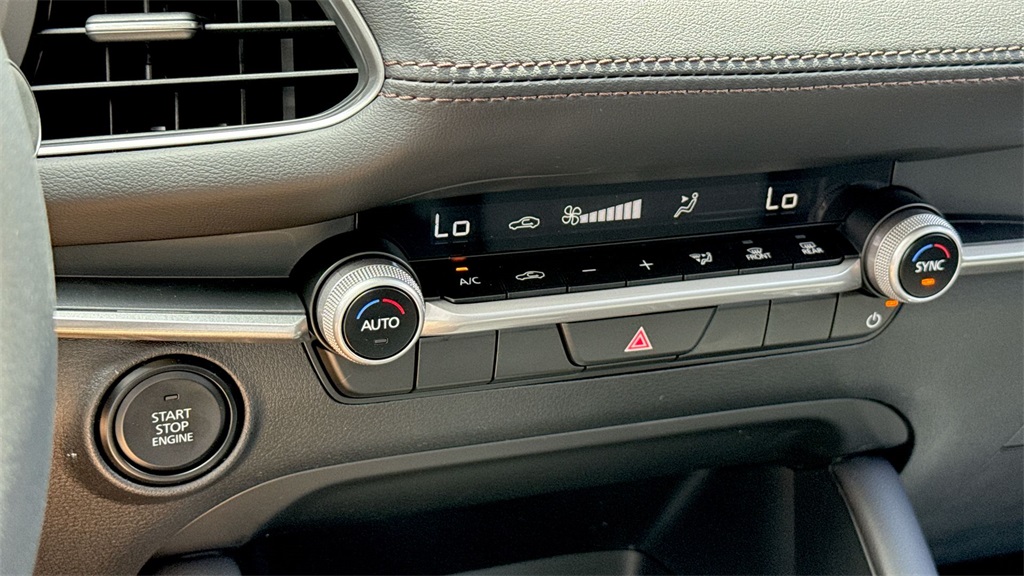 2025 Mazda Mazda3 2.5 Select Sport photo 49