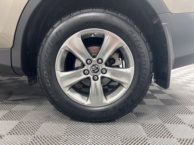 2015 Toyota RAV4 XLE photo 11