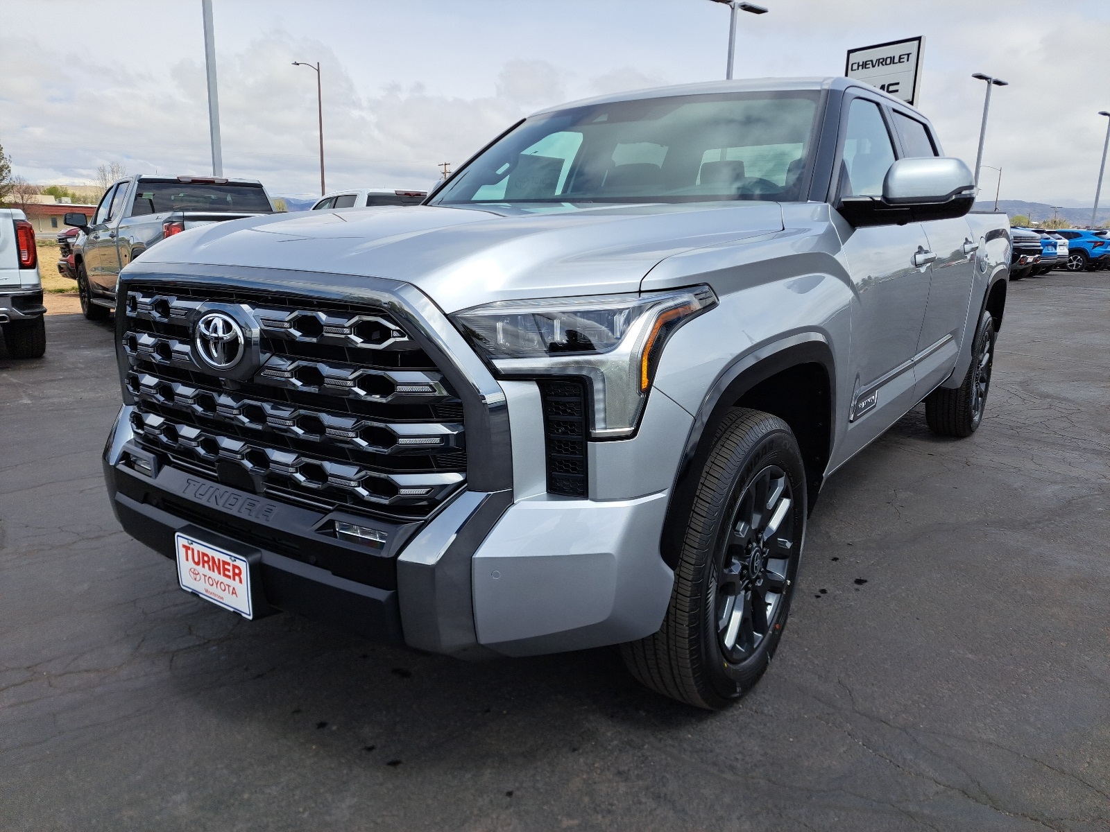 2025 Toyota Tundra Platinum CrewMax photo 11