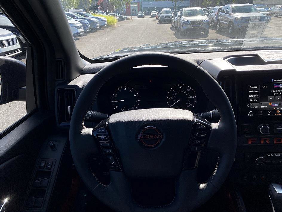 2025 Nissan Frontier PRO-4X photo 8