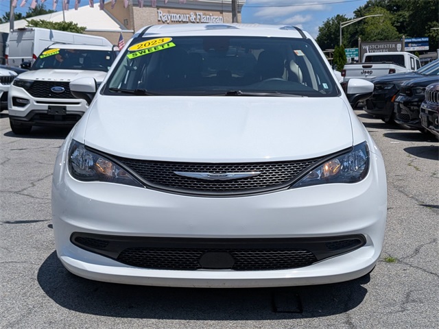 2023 Chrysler Voyager LX photo 2