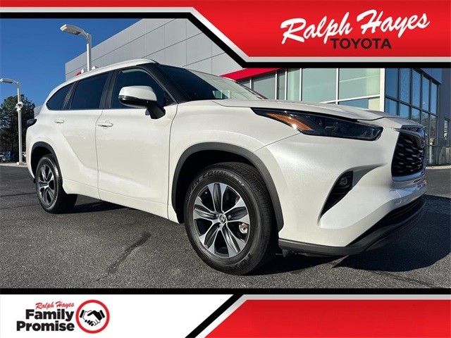 2024 Toyota Highlander XLE's photo