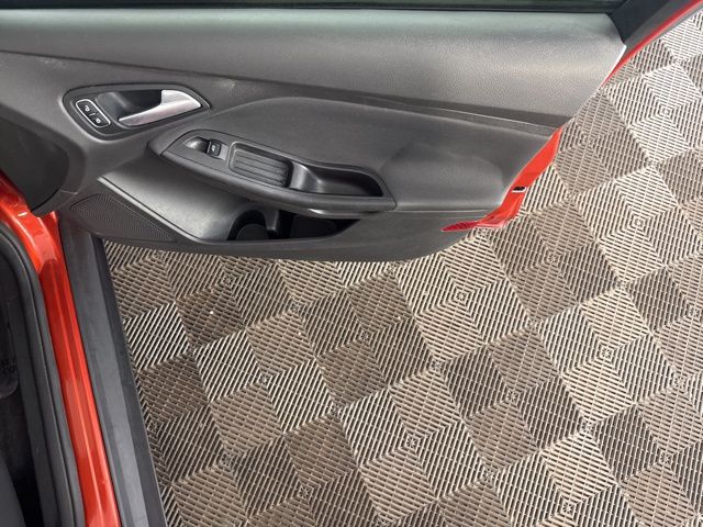 2018 Ford Focus SE photo 9