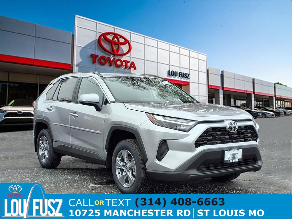 2025 Toyota RAV4 XLE's photo