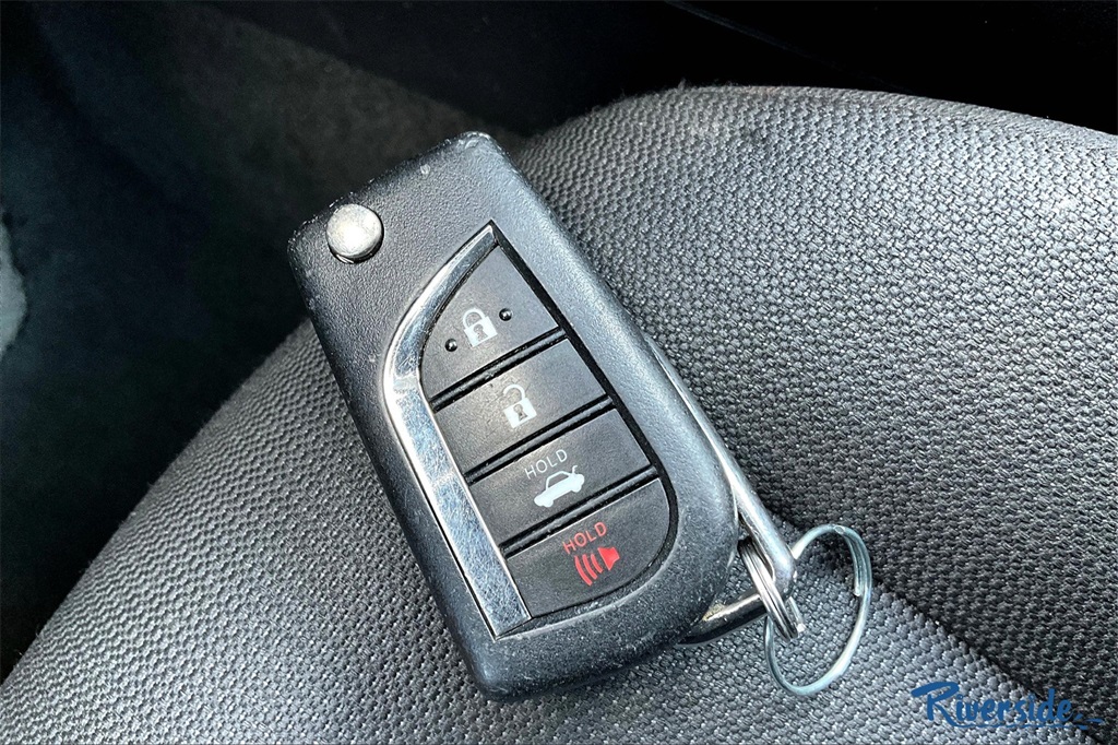 2021 Toyota Corolla LE photo 28