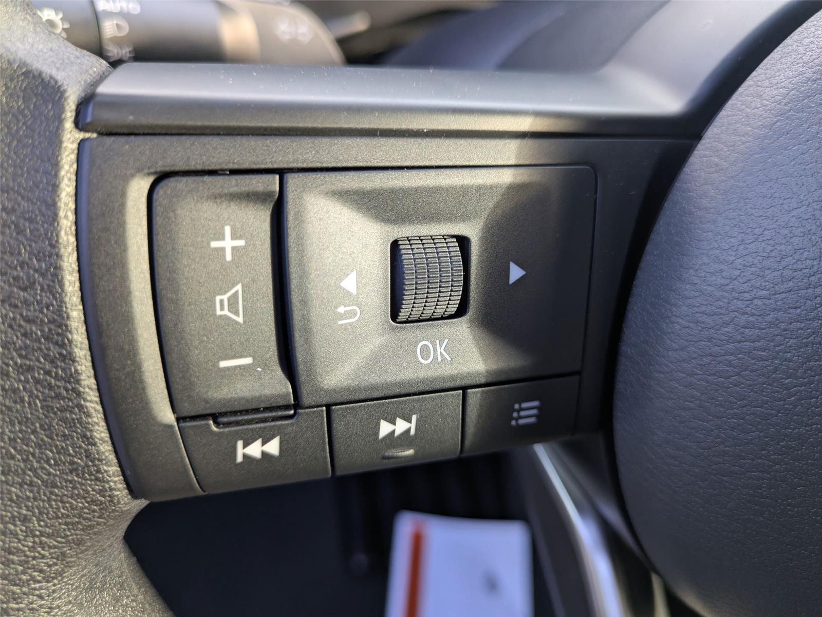 2026 Nissan Kicks SV photo 13