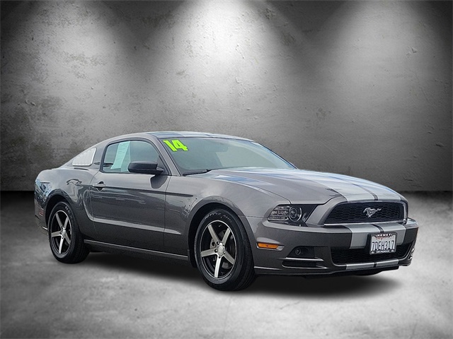 2014 Ford Mustang V6 photo 2