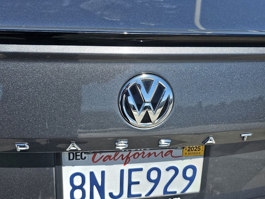 2020 Volkswagen Passat 2.0T R-Line photo 3