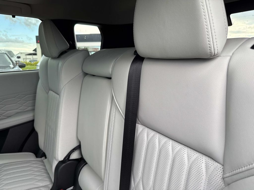 2025 Mitsubishi Outlander SEL GT photo 12