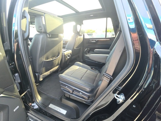 2025 Chevrolet Tahoe High Country photo 26