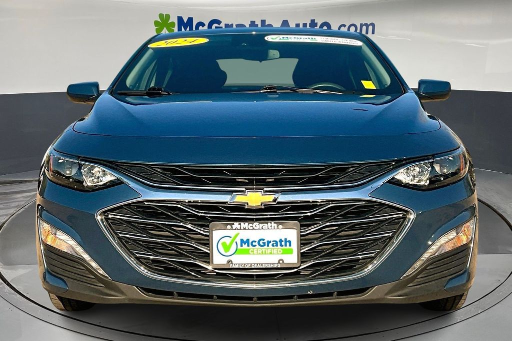 2024 Chevrolet Malibu 1LT photo 2