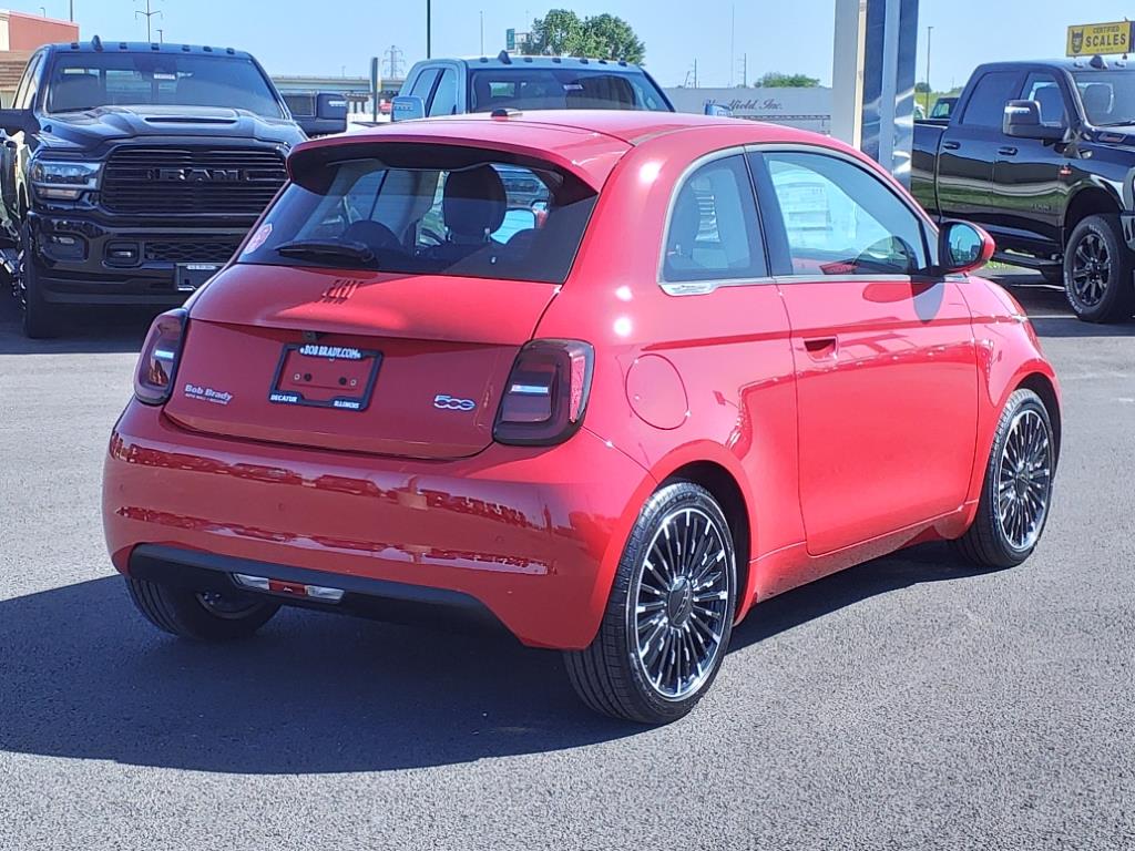 2024 Fiat 500e Red photo 11