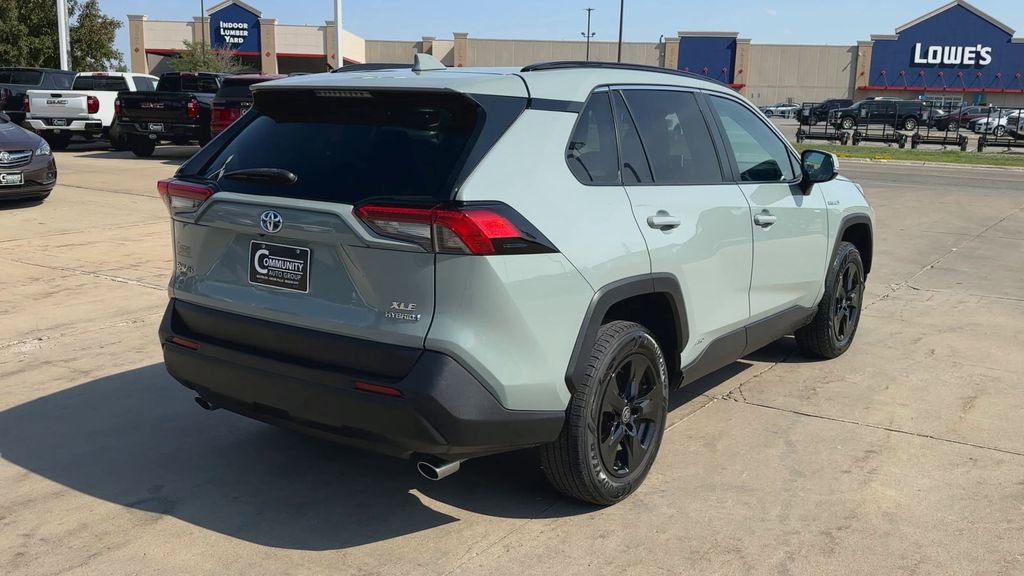 2021 Toyota RAV4 Hybrid XLE photo 6