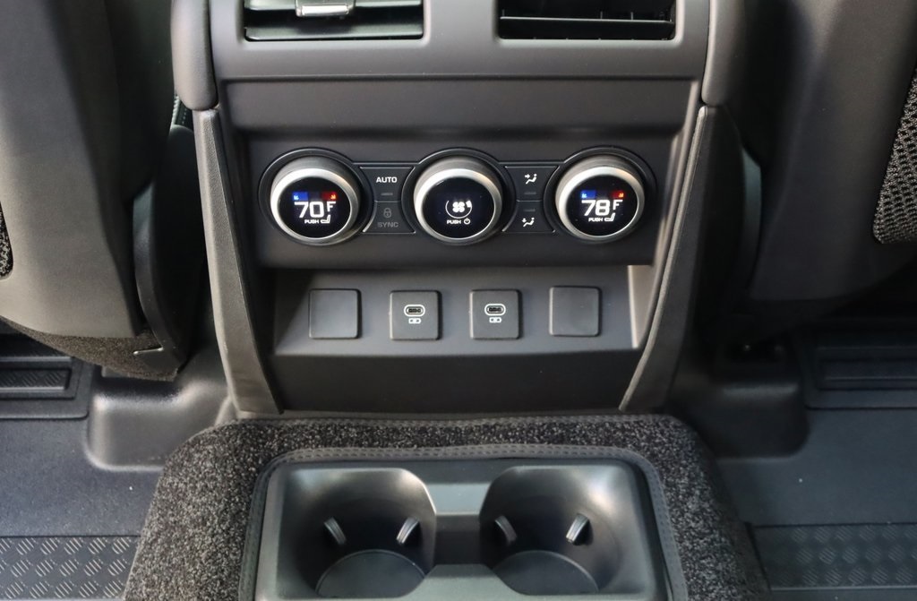 2025 LAND ROVER DEFENDER - Image 31