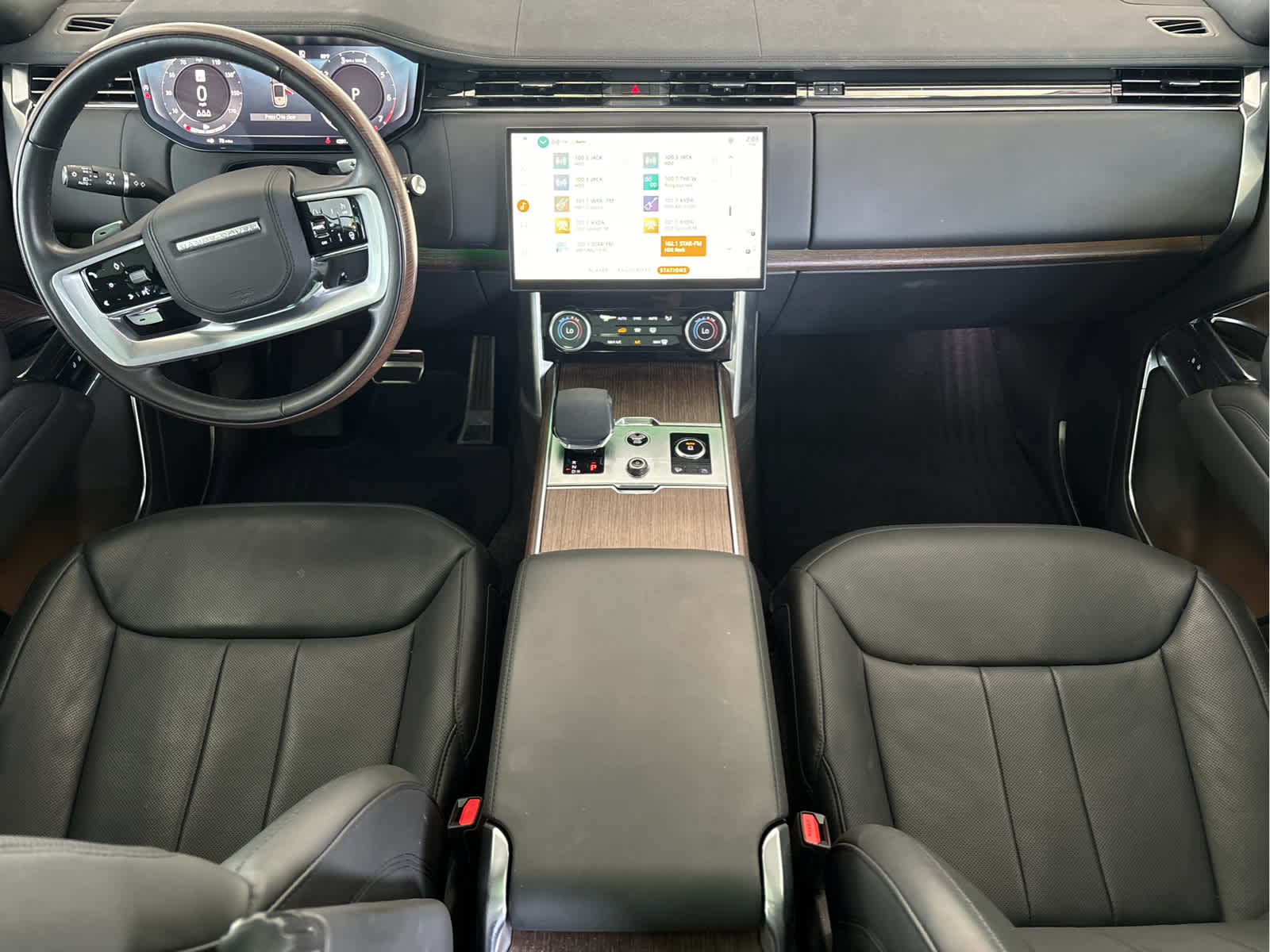 2023 Land Rover Range Rover SE photo 13