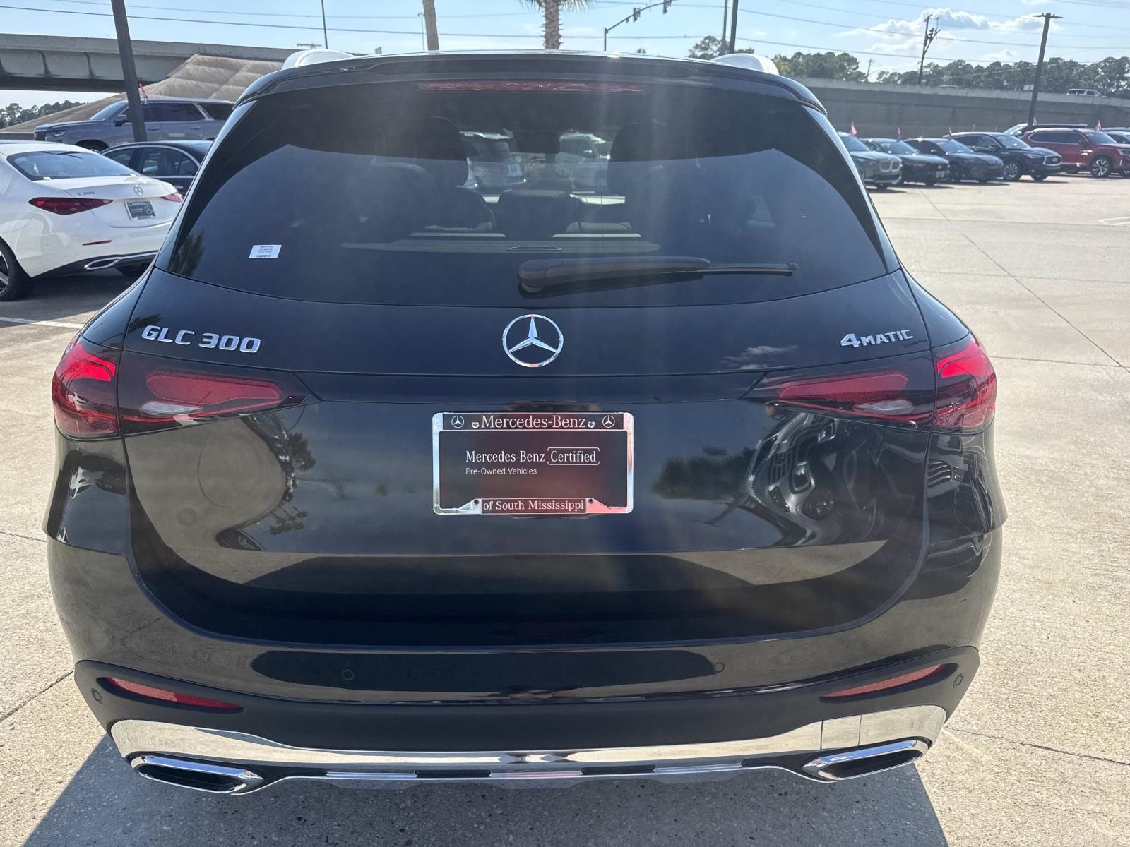 2025 Mercedes Benz GLC 300 4MATIC photo 4