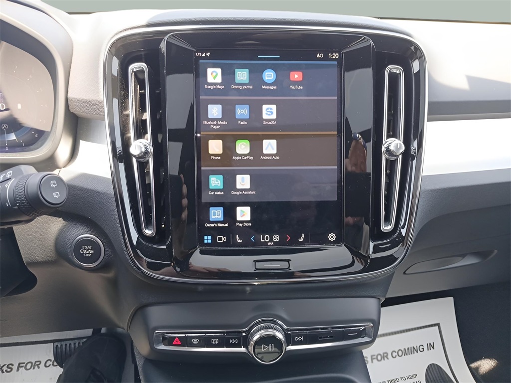 2025 Volvo XC40 Core photo 13