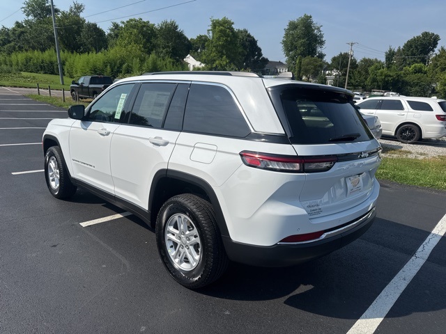 2025 Jeep Grand Cherokee Laredo photo 5