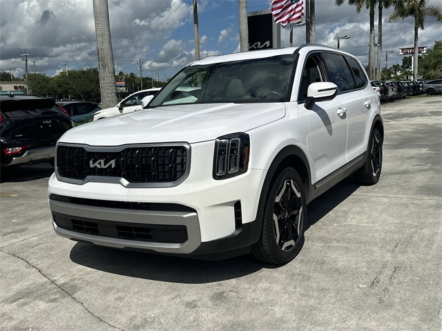 2023 Kia Telluride EX photo 2