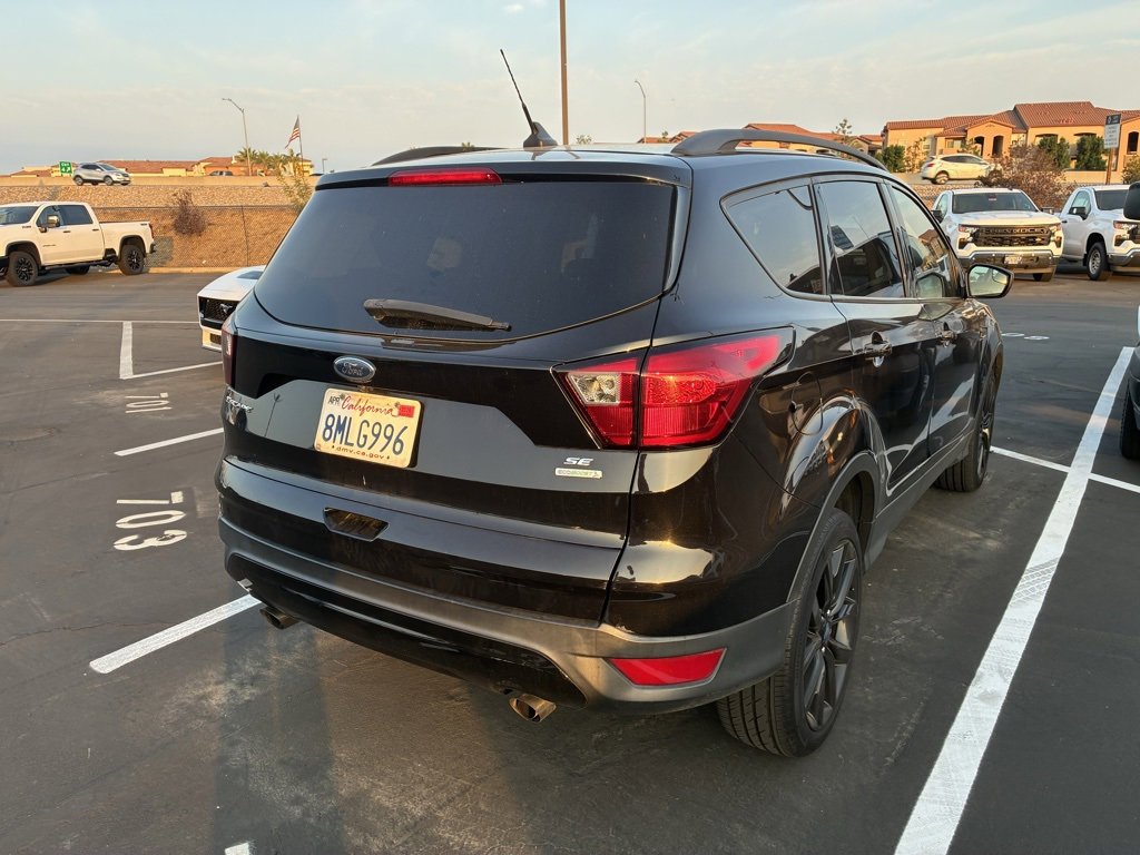 2019 Ford Escape SE photo 2