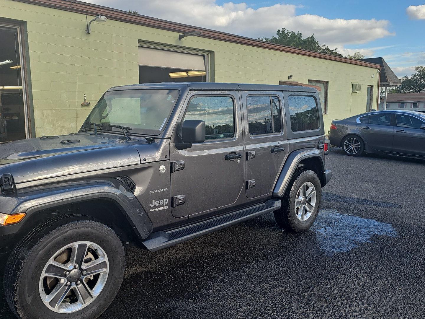 2021 Jeep Wrangler Unlimited Sahara photo 2