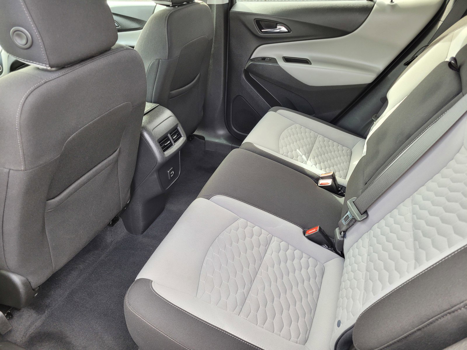 2021 Chevrolet Equinox LS photo 11