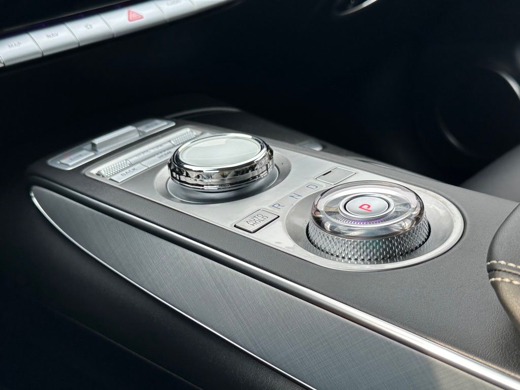 2025 Genesis Electrified GV70 Advanced photo 31