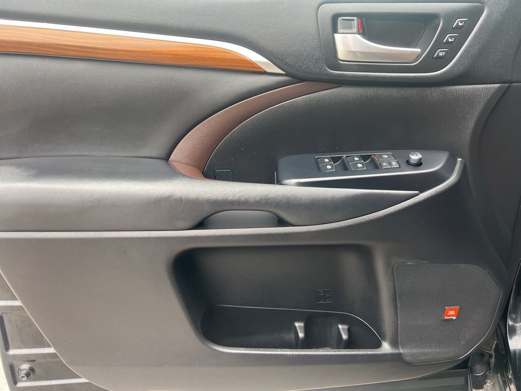 2019 Toyota Highlander Limited photo 9