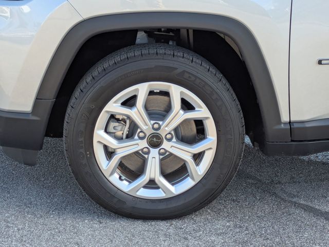 2025 Jeep Compass Latitude photo 9