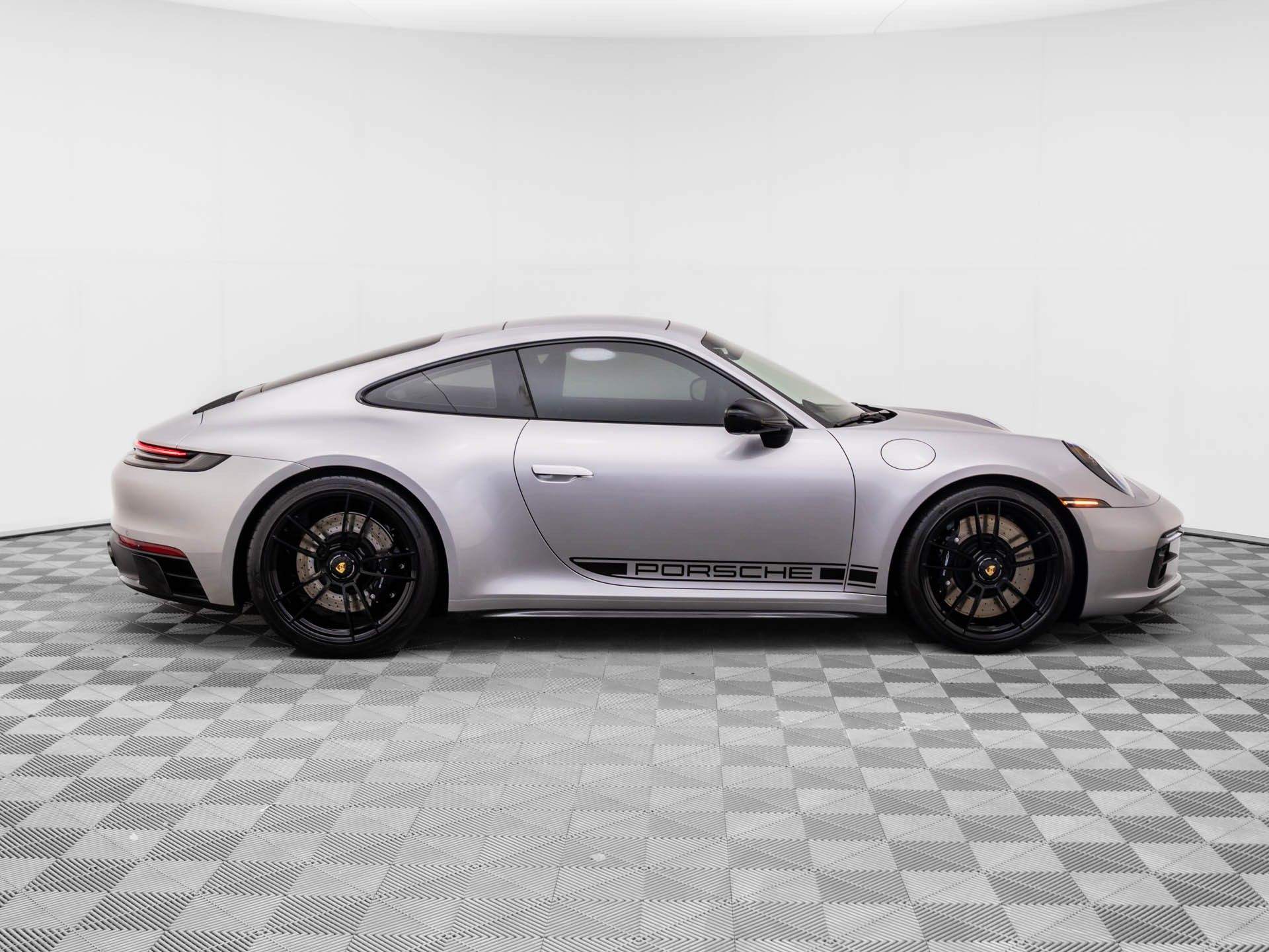 2024 Porsche 911 GTS photo 7