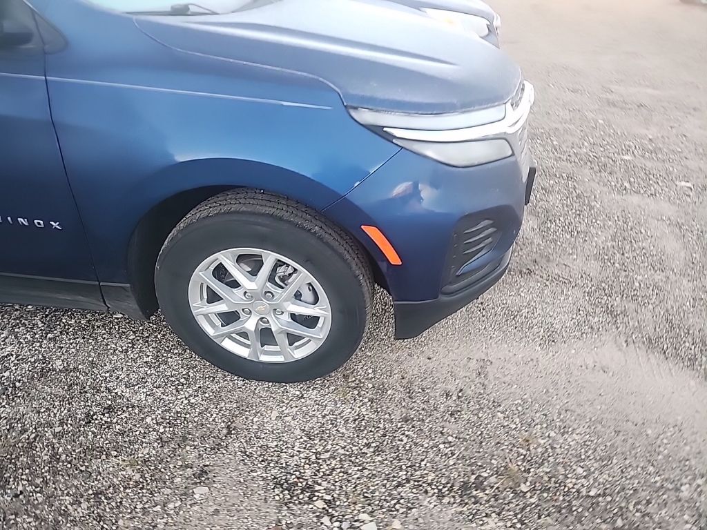 2022 Chevrolet Equinox LS photo 2