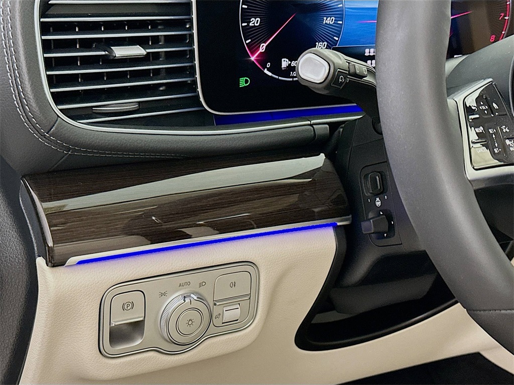 2026 Mercedes Benz GLS 450 4MATIC photo 9