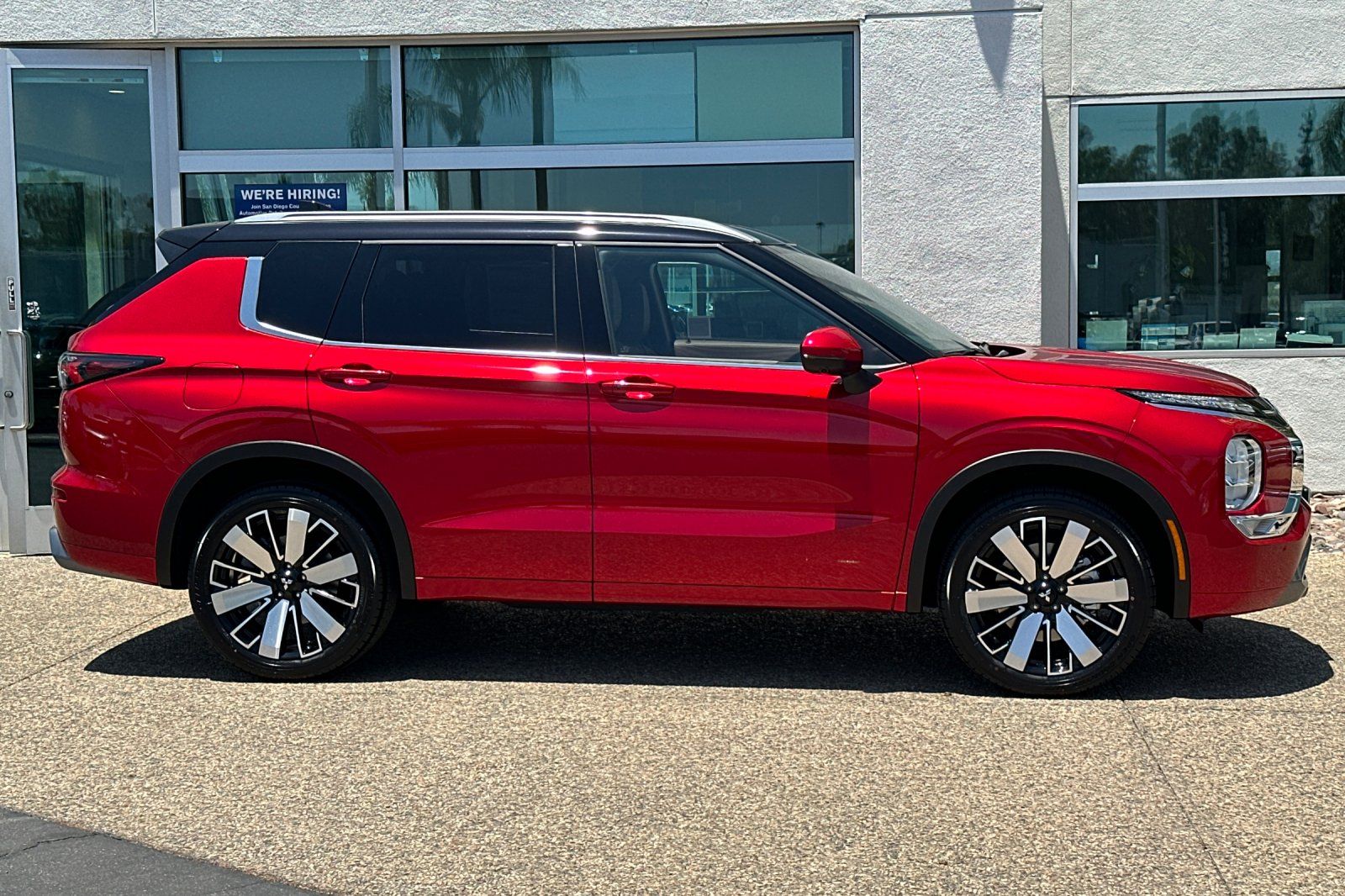 2025 Mitsubishi Outlander SEL photo 3