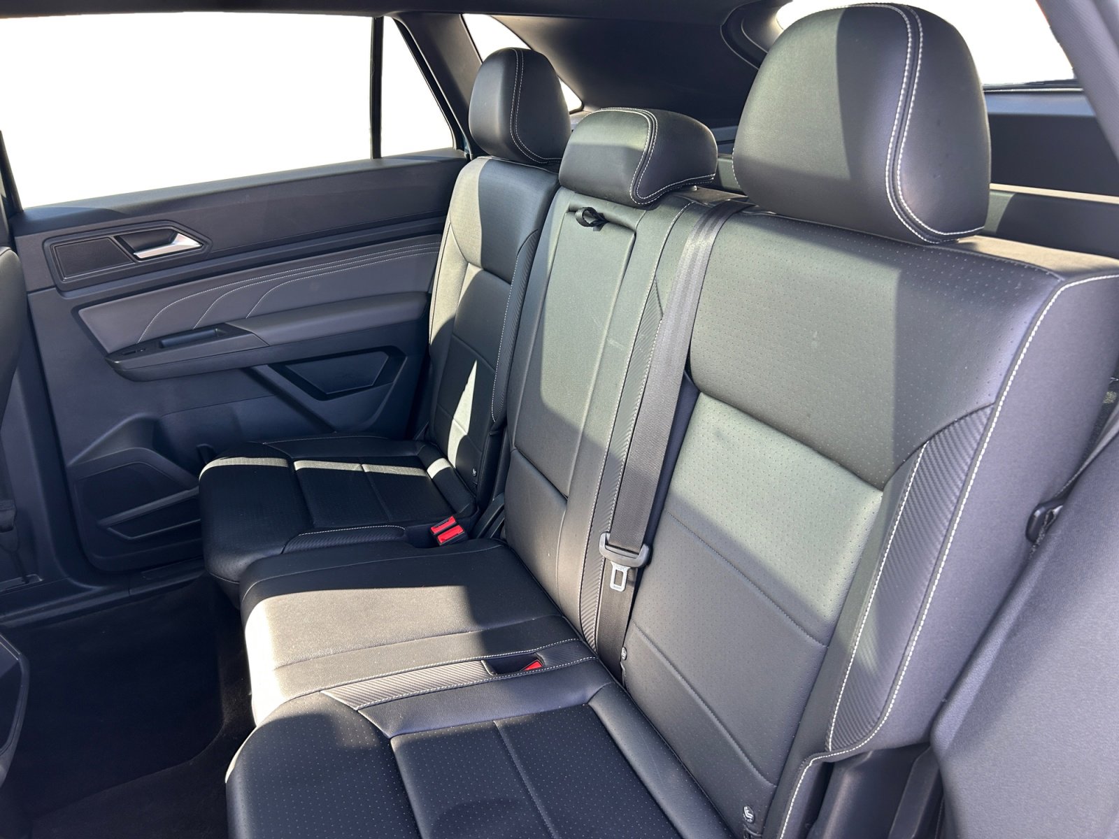 2022 Volkswagen Atlas Cross Sport V6 SEL R-Line photo 4