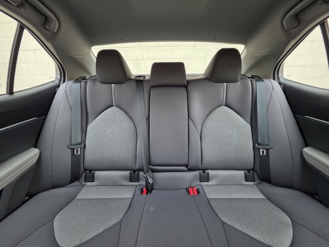 2023 Toyota Camry Hybrid LE photo 13