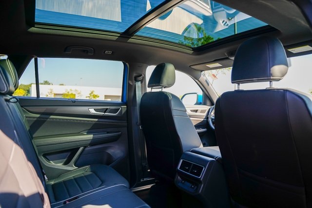 2024 Volkswagen Atlas Cross Sport SEL R-Line photo 36