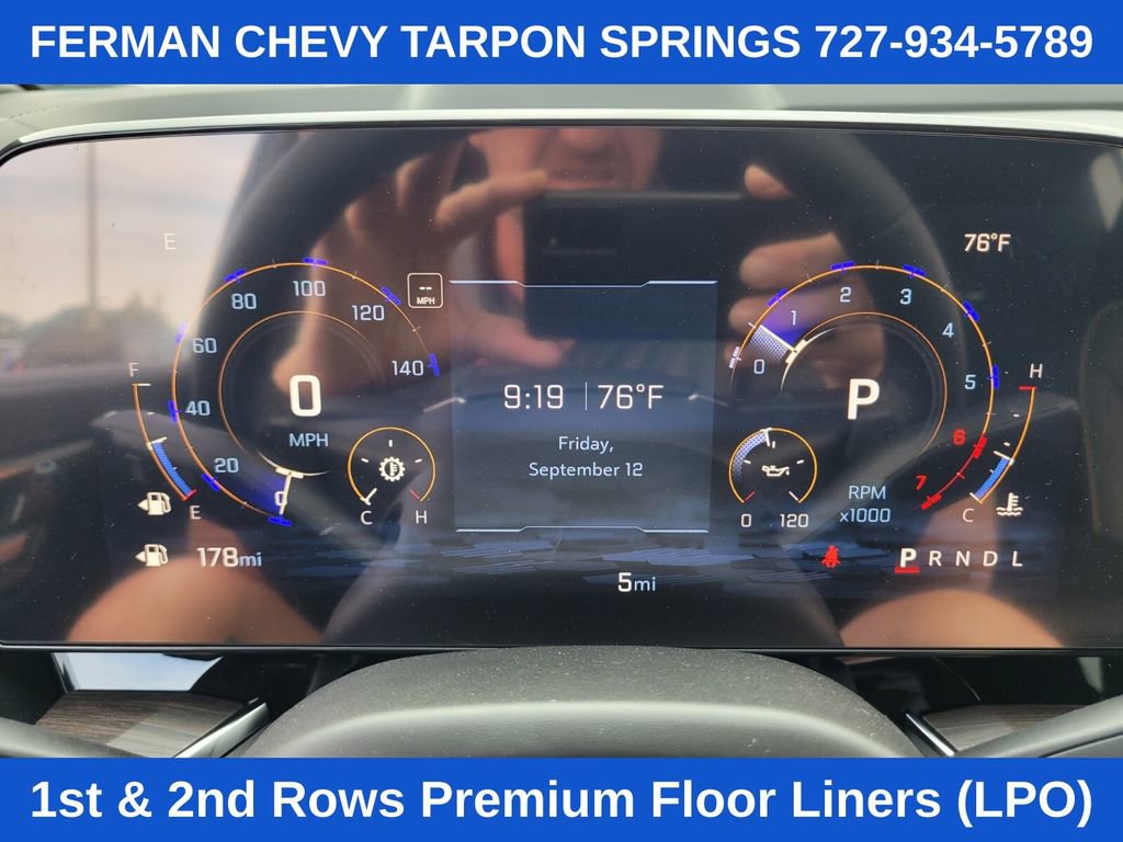 2025 Chevrolet Suburban Premier photo 24