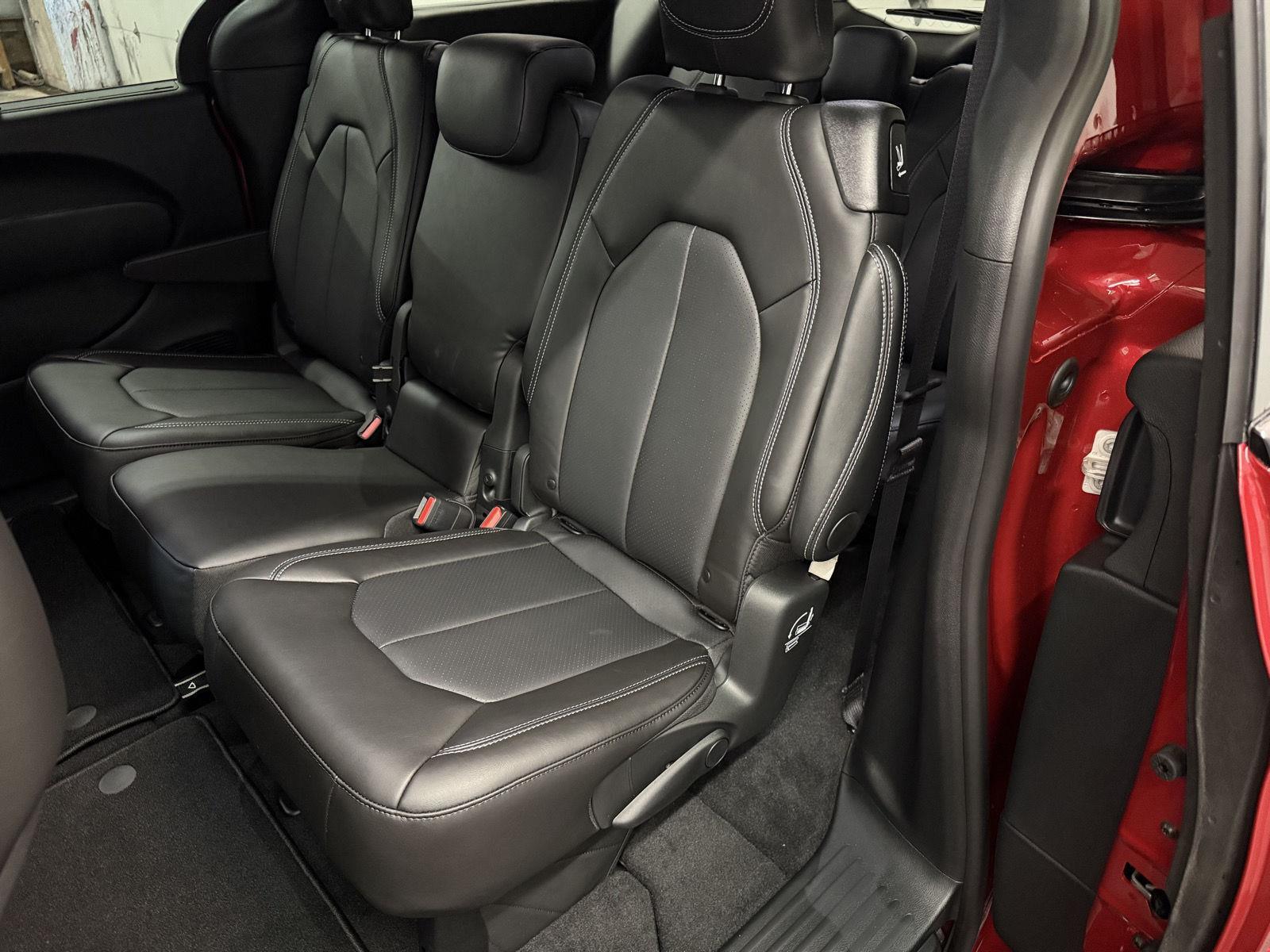 2026 Chrysler Pacifica photo 18