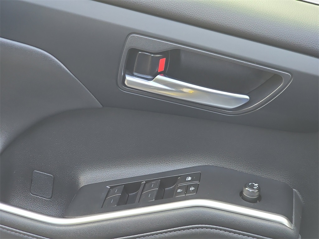 2024 Toyota Highlander XLE photo 28