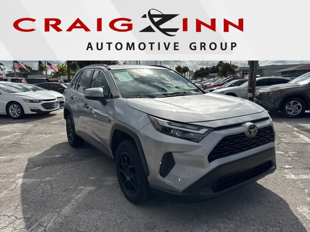 2022 Toyota RAV4 XLE's photo