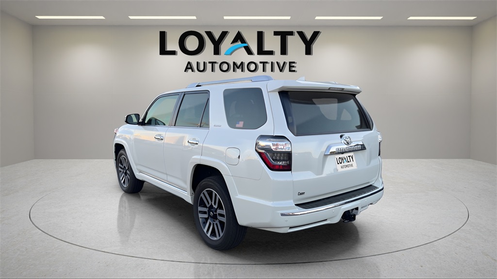 2023 Toyota 4Runner Limited photo 2