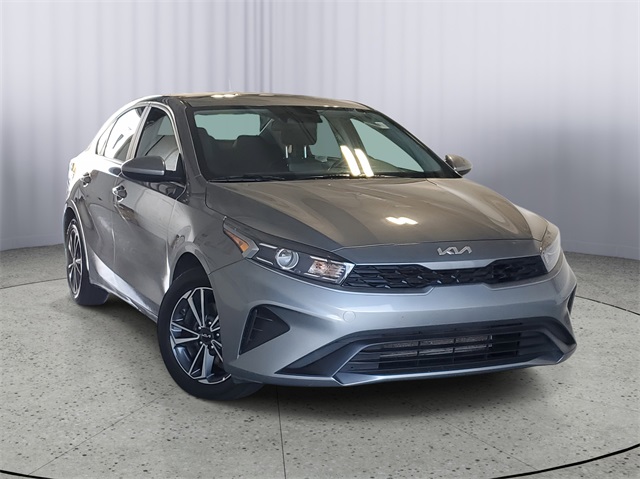 2023 Kia Forte LXS photo 2